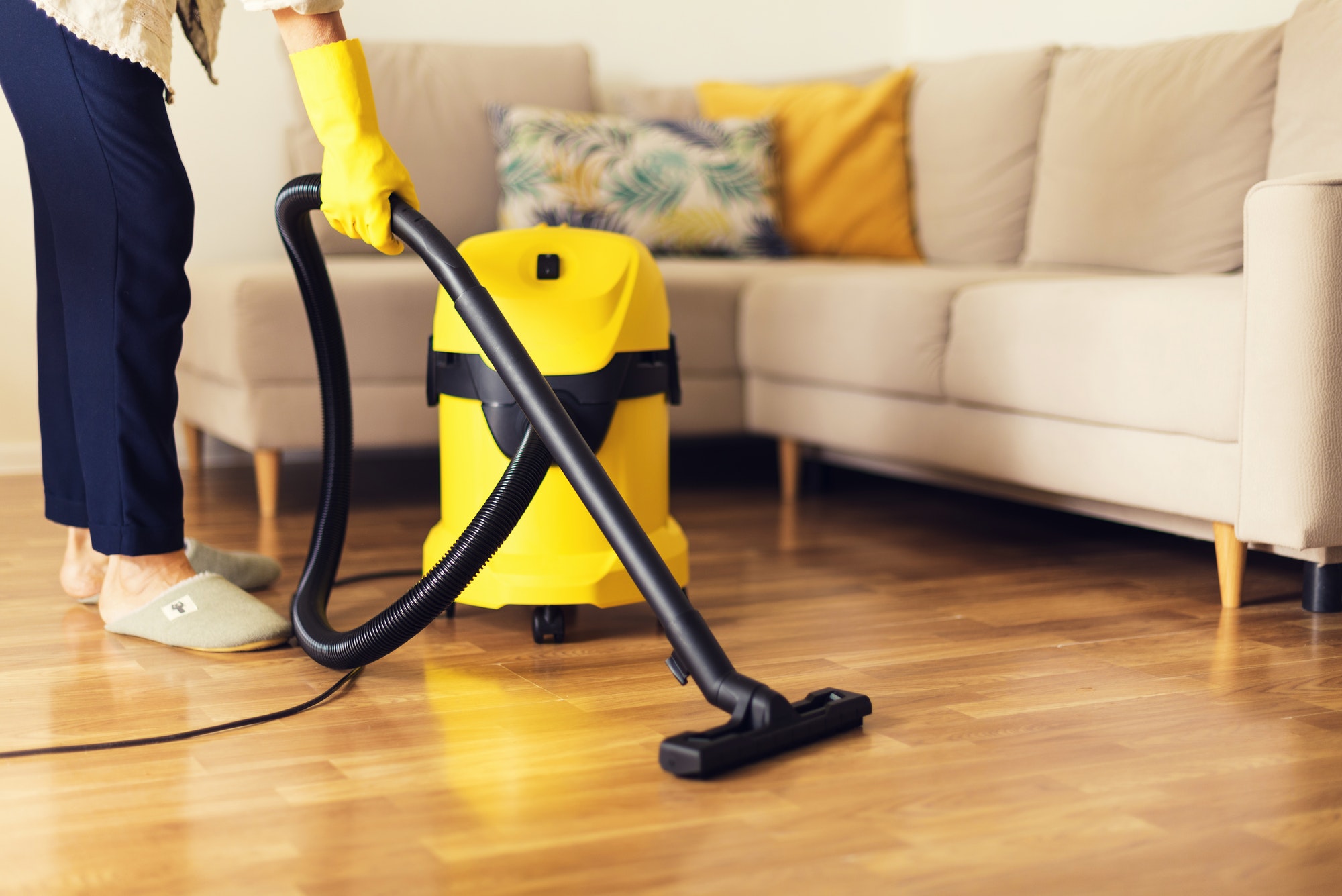 woman-cleaning-sofa-with-yellow-vacuum-cleaner-copy-space-cleaning-service-concept.jpg woman-cleaning-sofa-with-yellow-vacuum-cleaner-copy-space-cleaning-service-concept.jpg